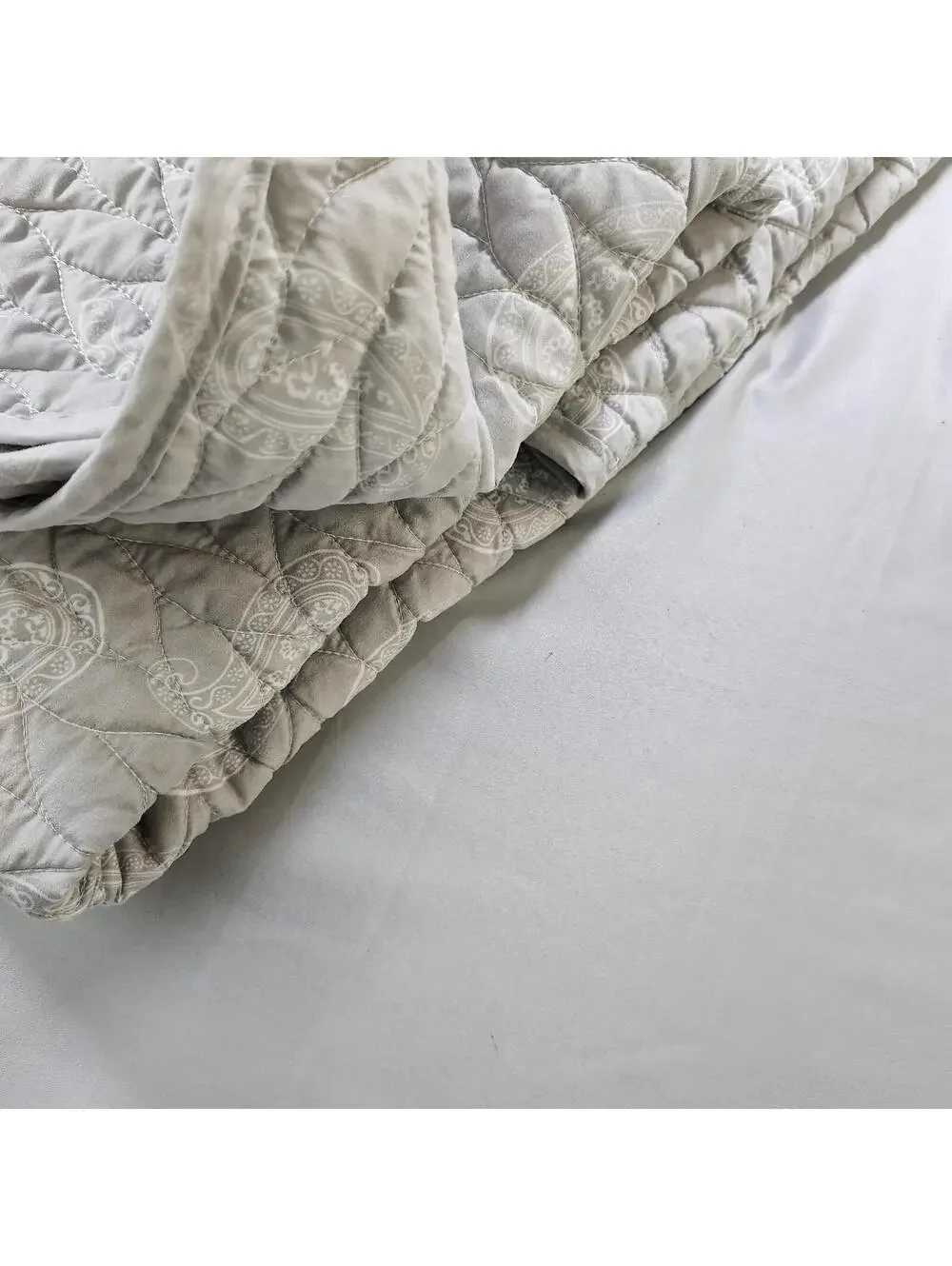 Artisan De Luxe Full Quilt and Matching Throw Pillow